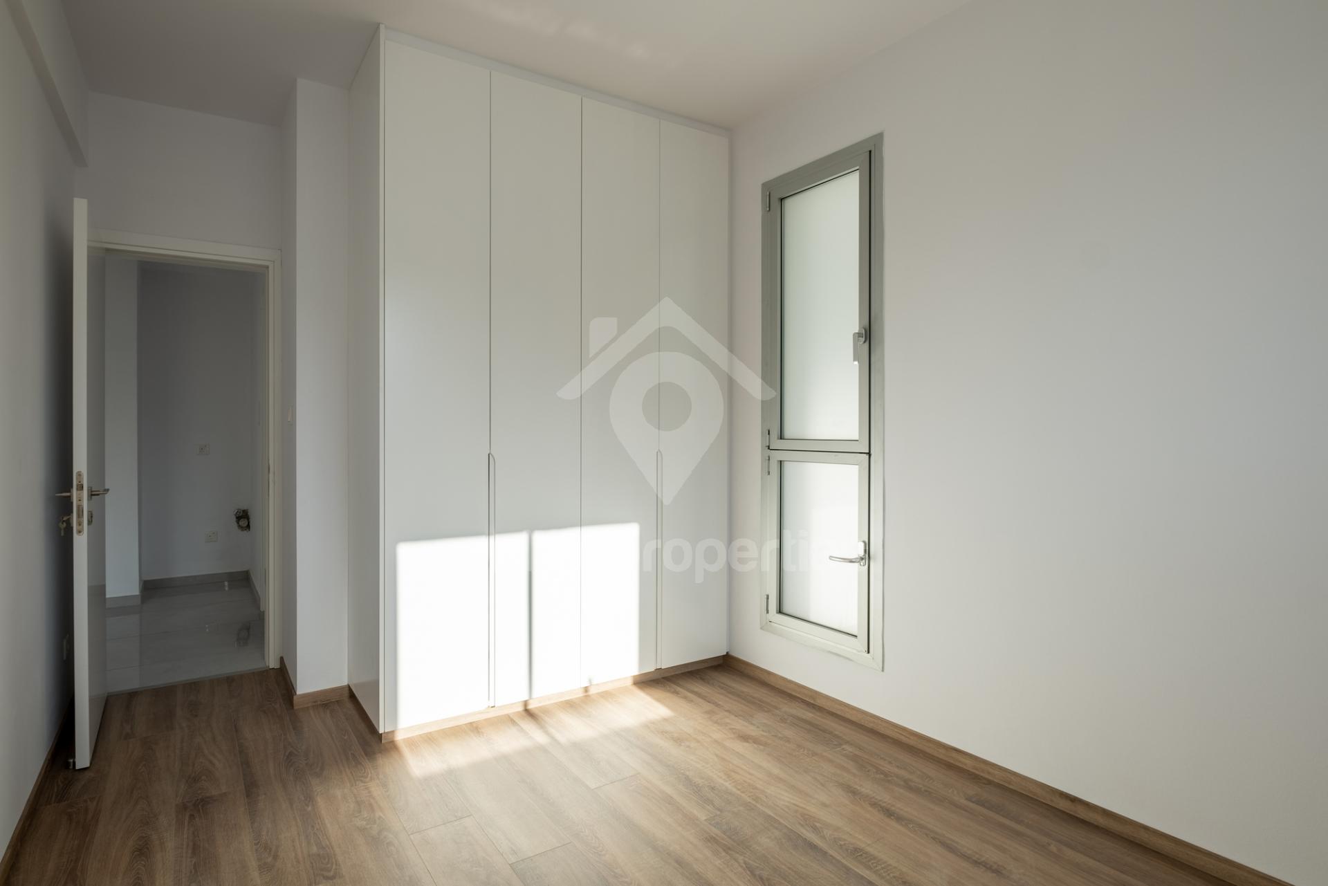 To change image, hover mouse over thumbnails below