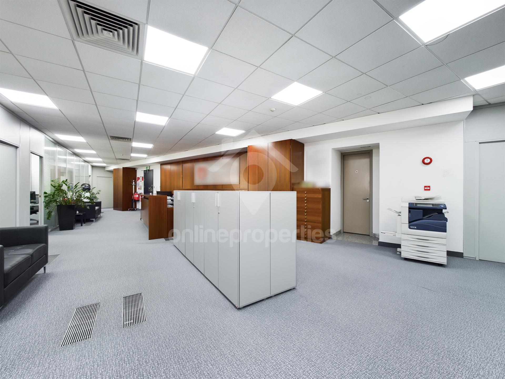 To change image, hover mouse over thumbnails below