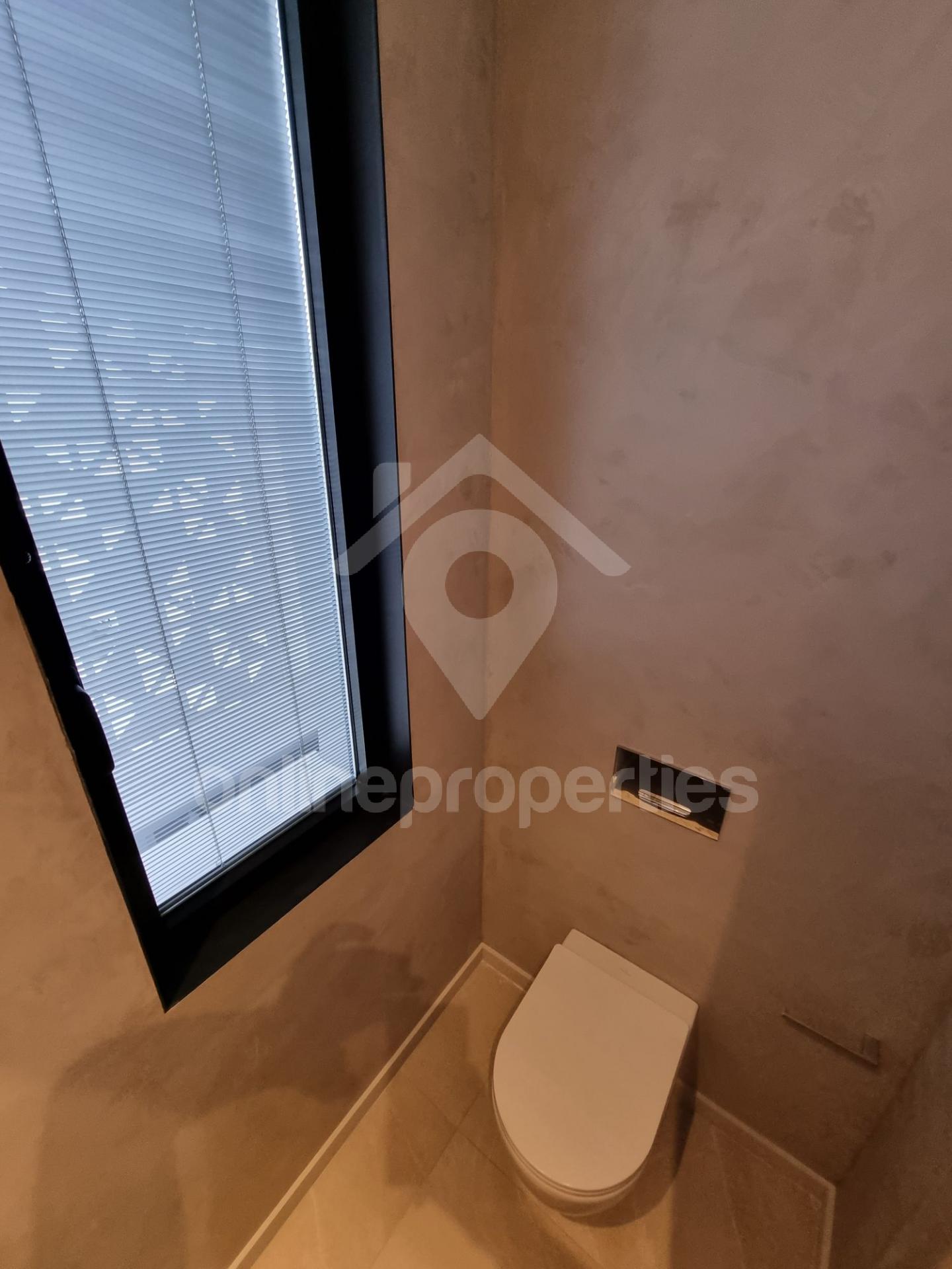 To change image, hover mouse over thumbnails below