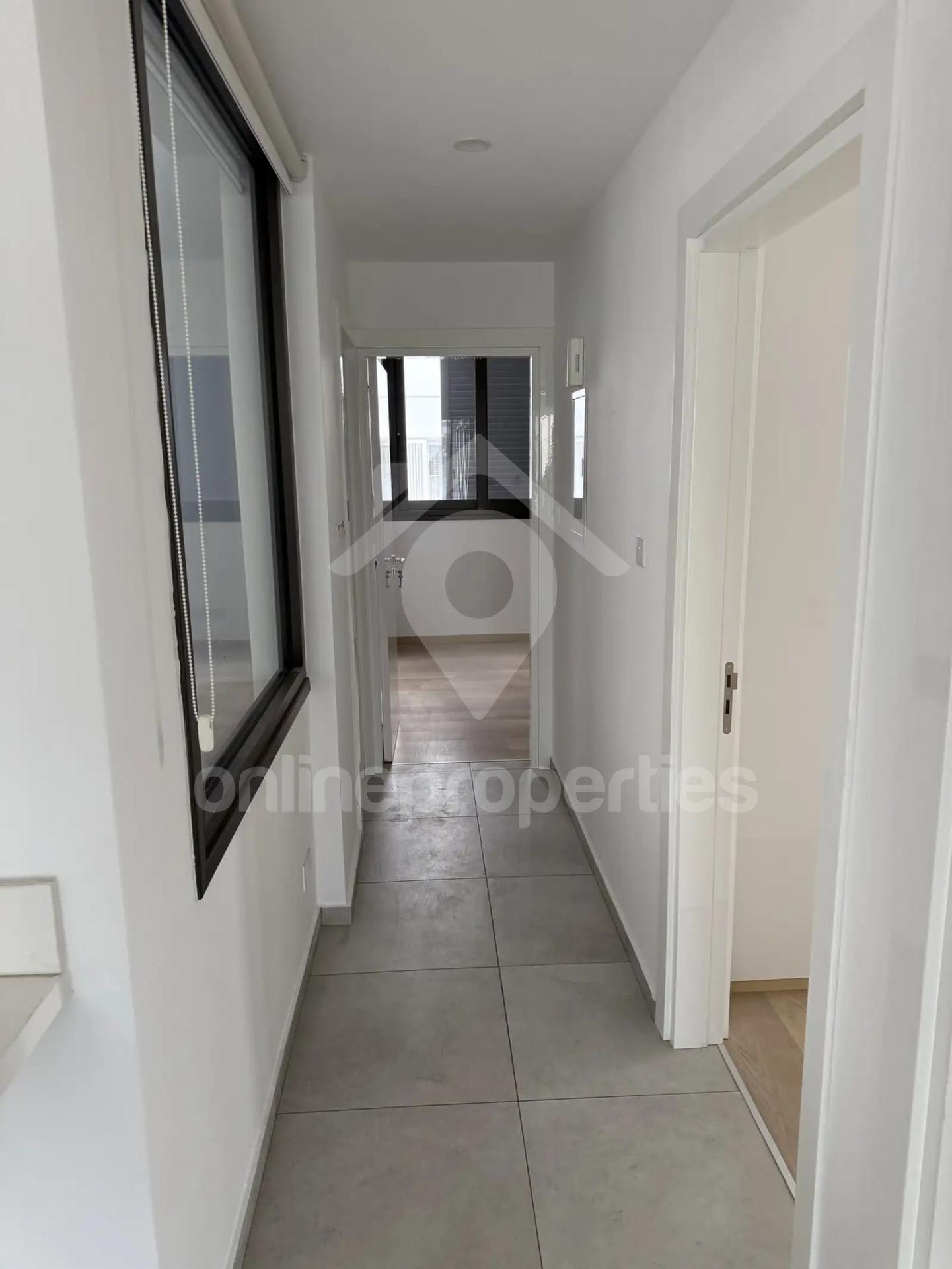 To change image, hover mouse over thumbnails below