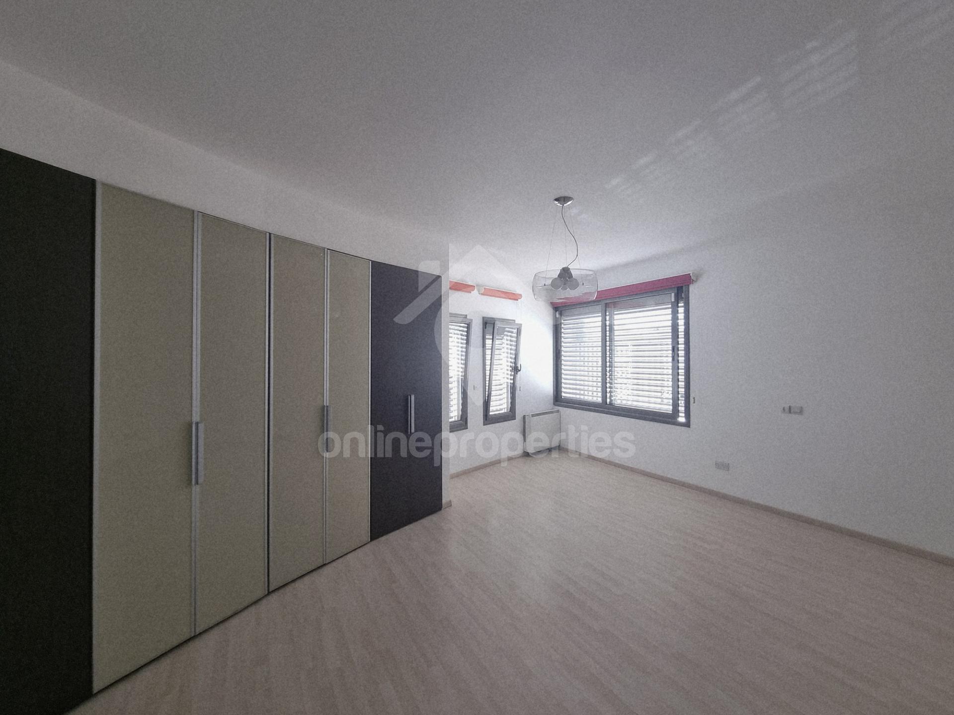 To change image, hover mouse over thumbnails below