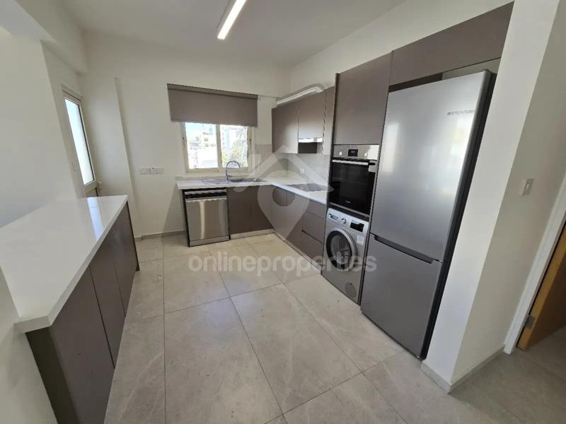 To change image, hover mouse over thumbnails below