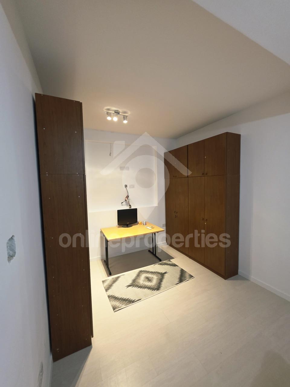 To change image, hover mouse over thumbnails below