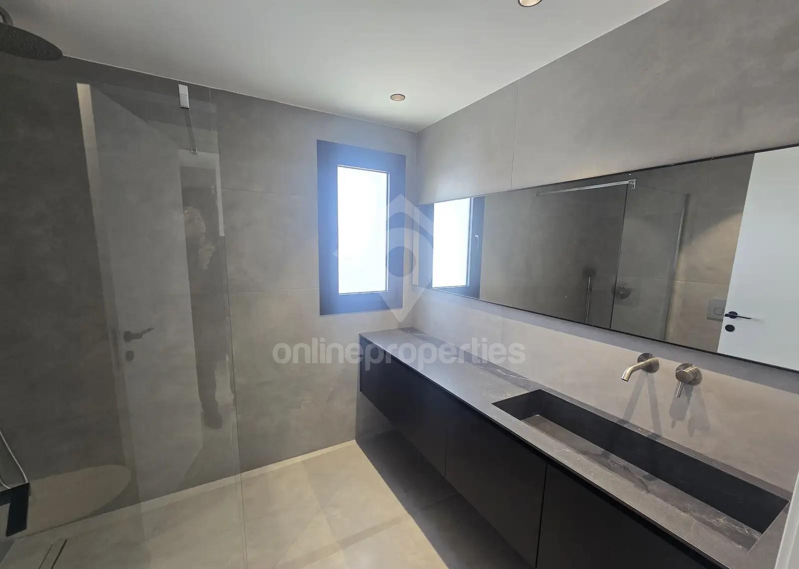 To change image, hover mouse over thumbnails below