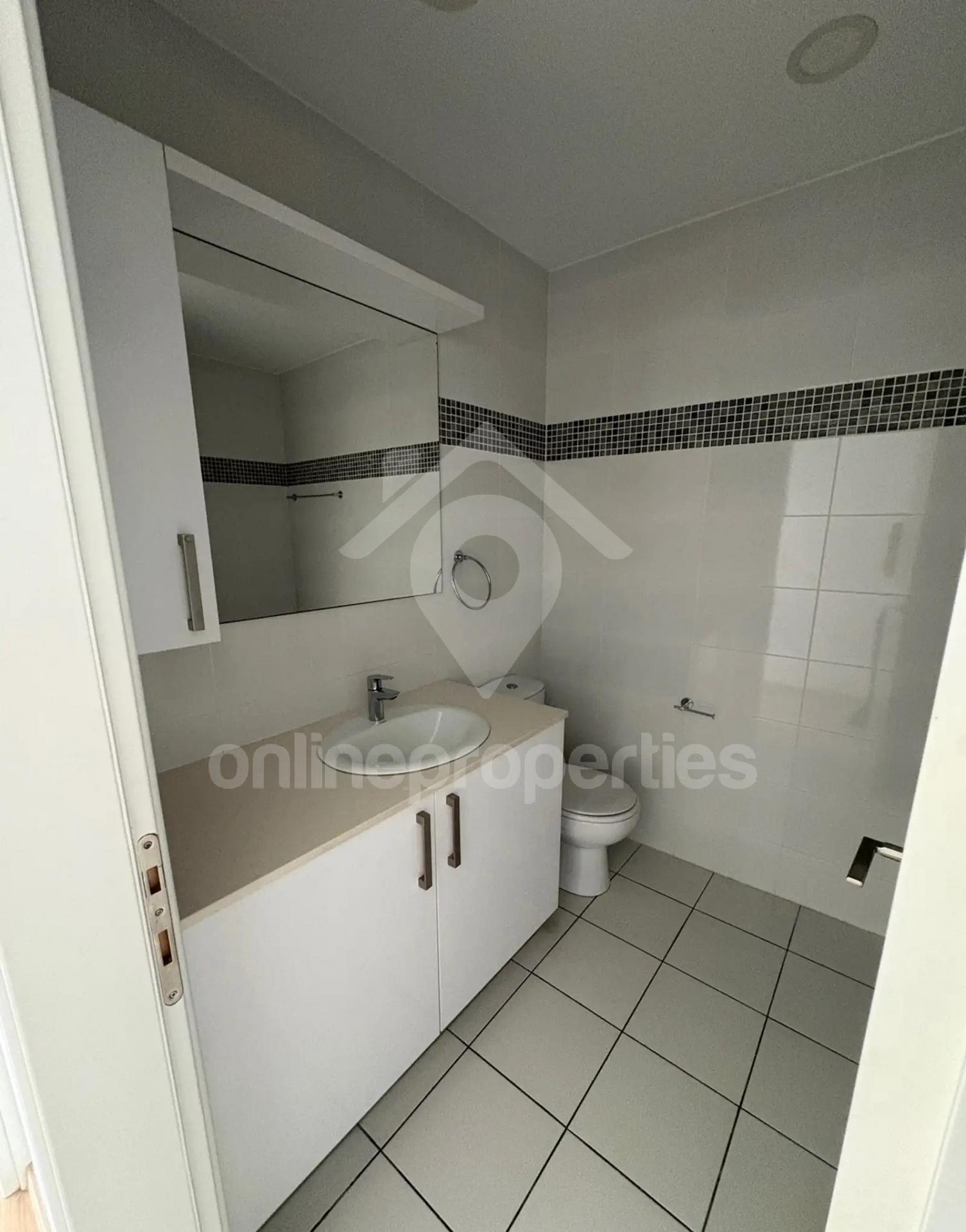 To change image, hover mouse over thumbnails below