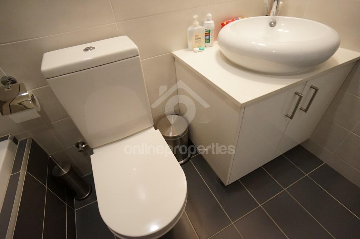 To change image, hover mouse over thumbnails below