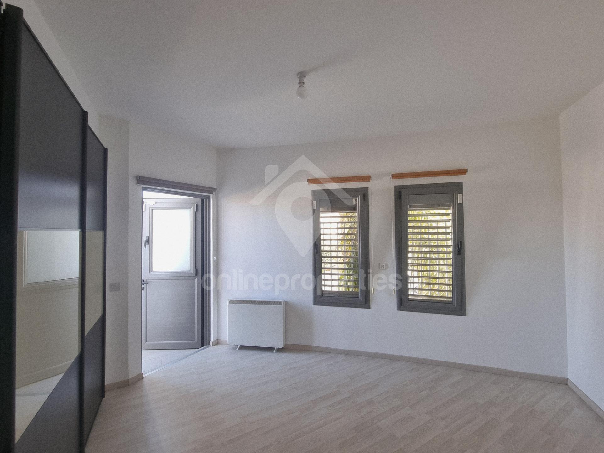 To change image, hover mouse over thumbnails below