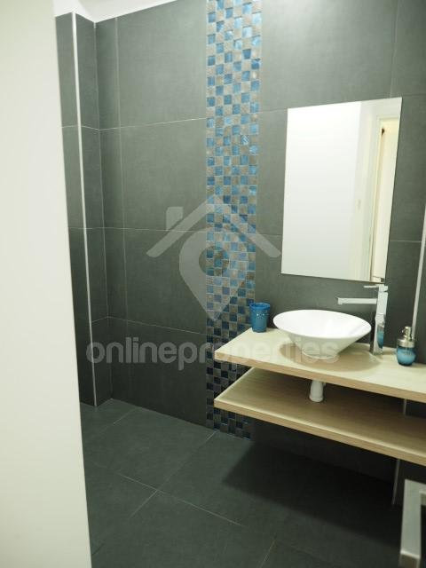 To change image, hover mouse over thumbnails below