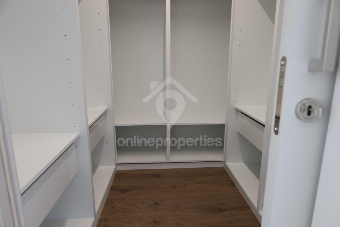 To change image, hover mouse over thumbnails below