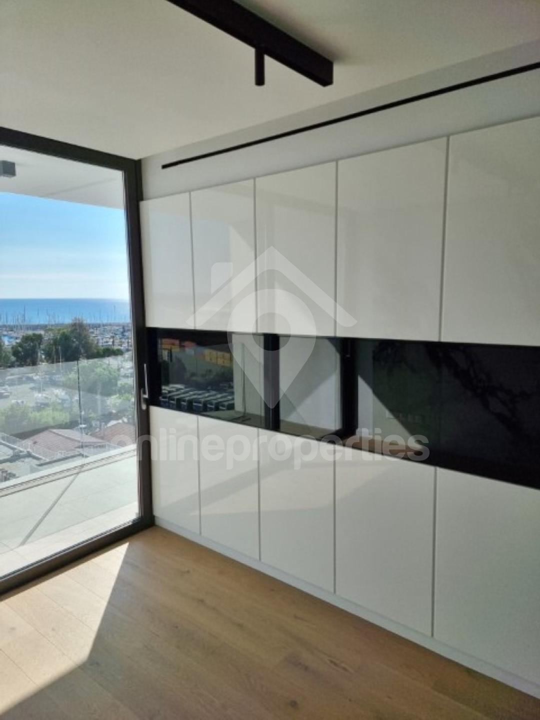 To change image, hover mouse over thumbnails below