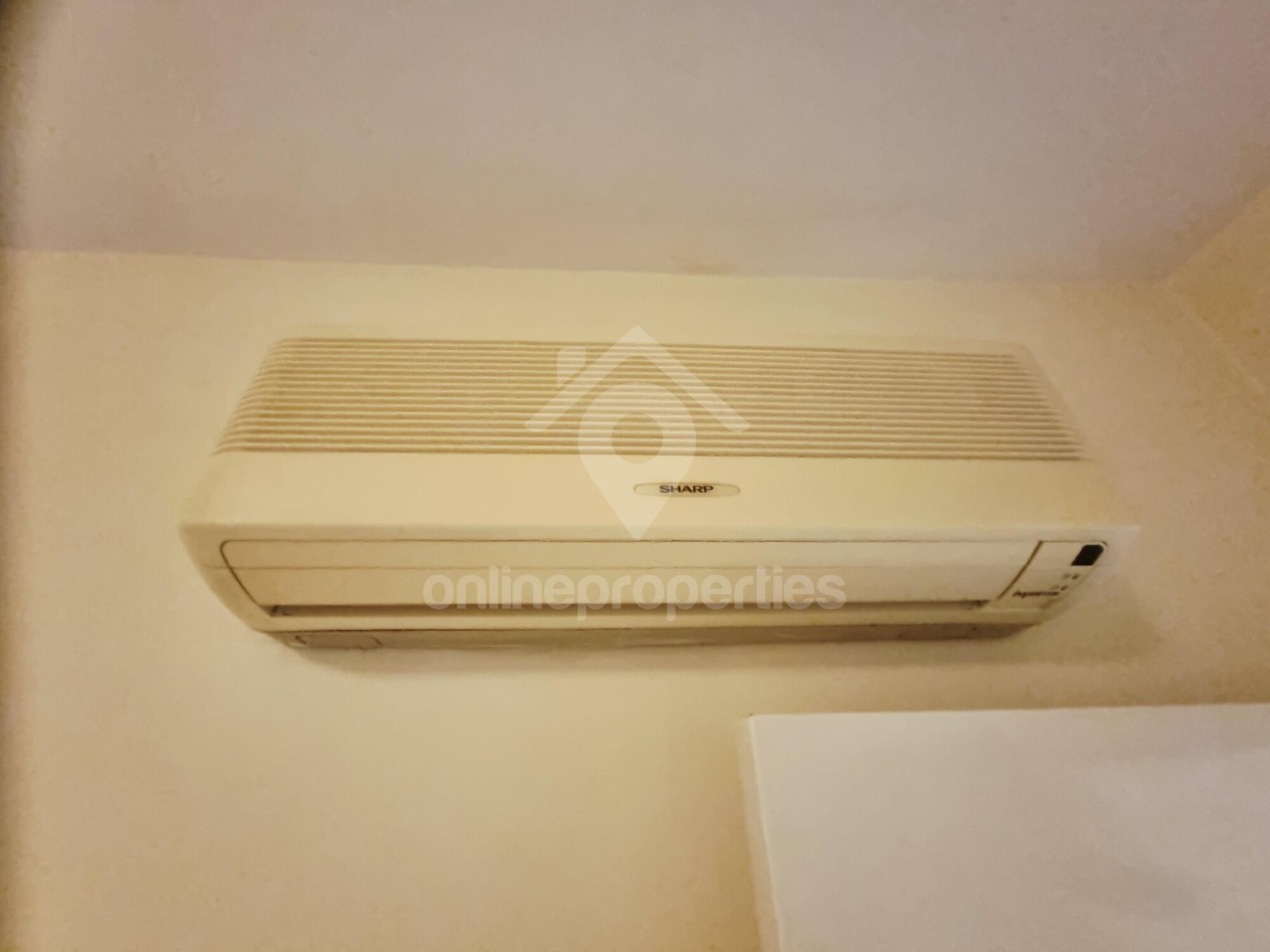 To change image, hover mouse over thumbnails below