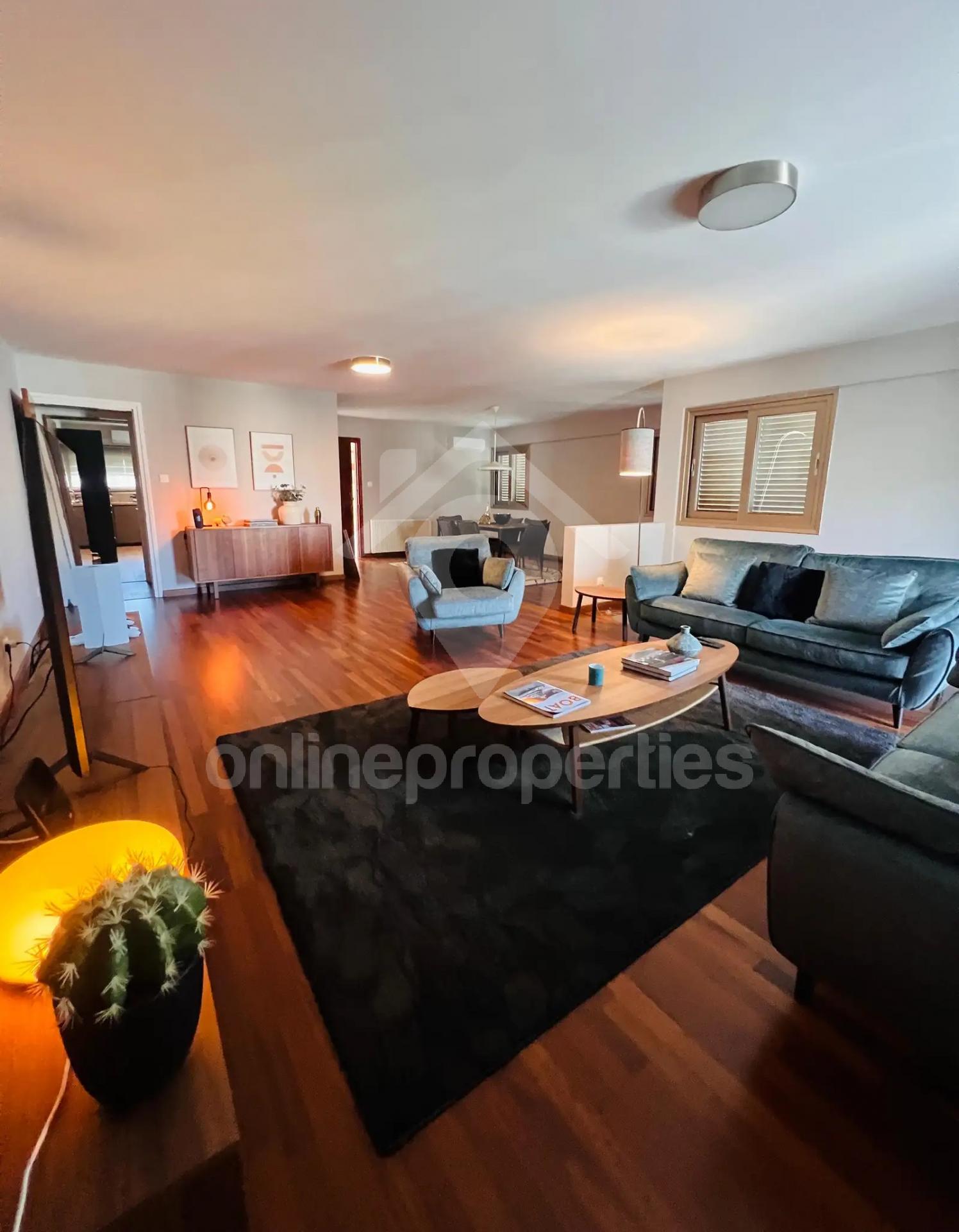 To change image, hover mouse over thumbnails below