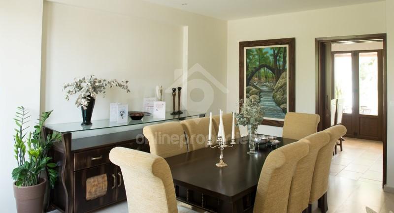 To change image, hover mouse over thumbnails below