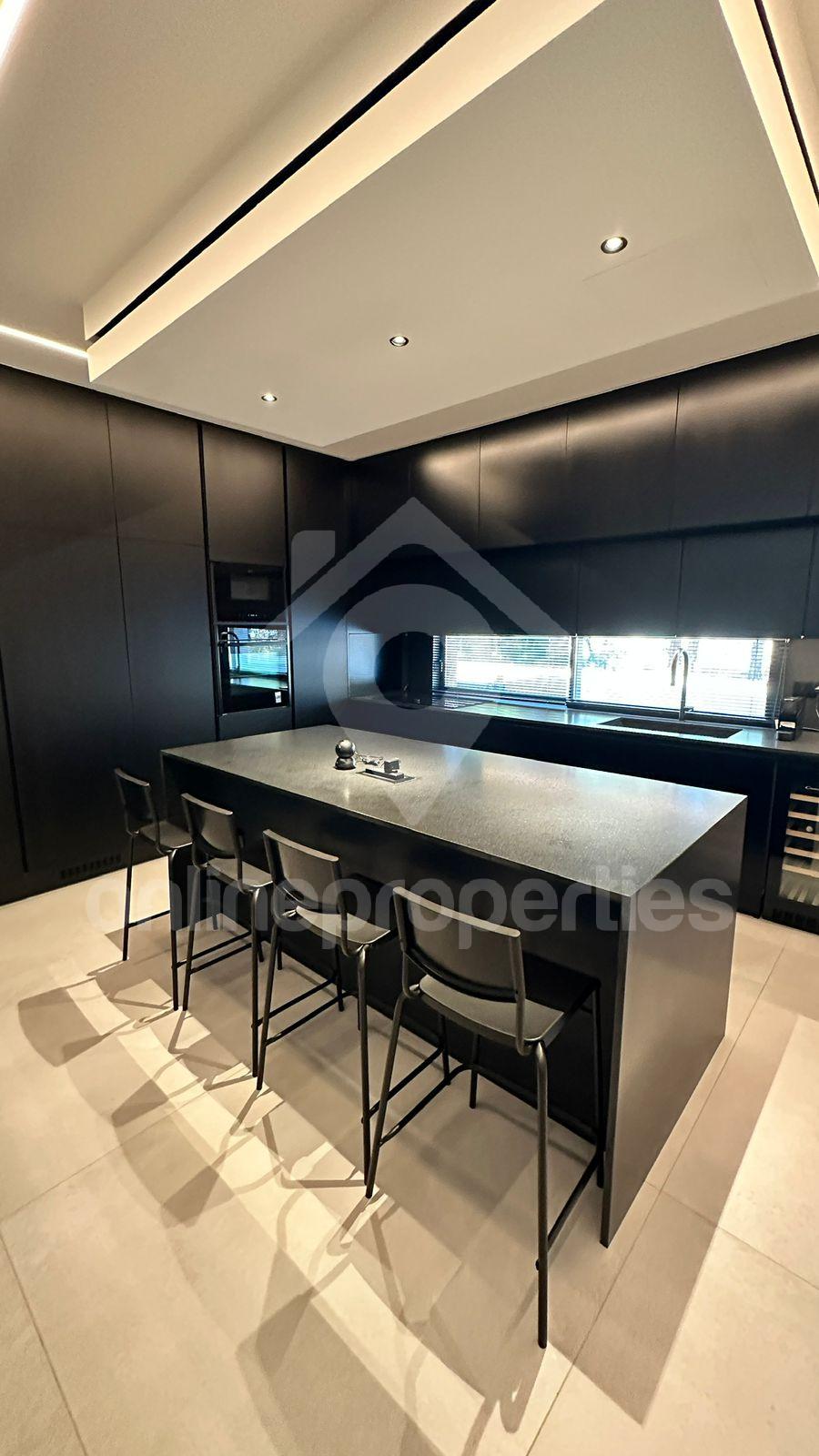 To change image, hover mouse over thumbnails below