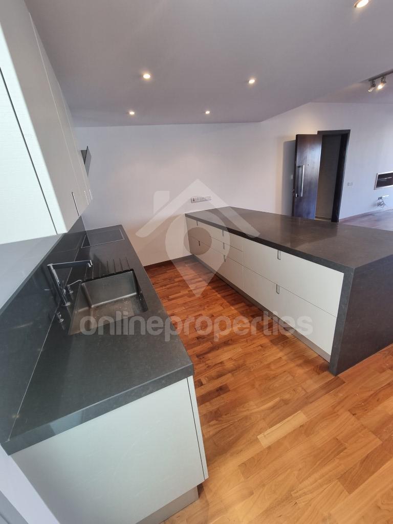 To change image, hover mouse over thumbnails below