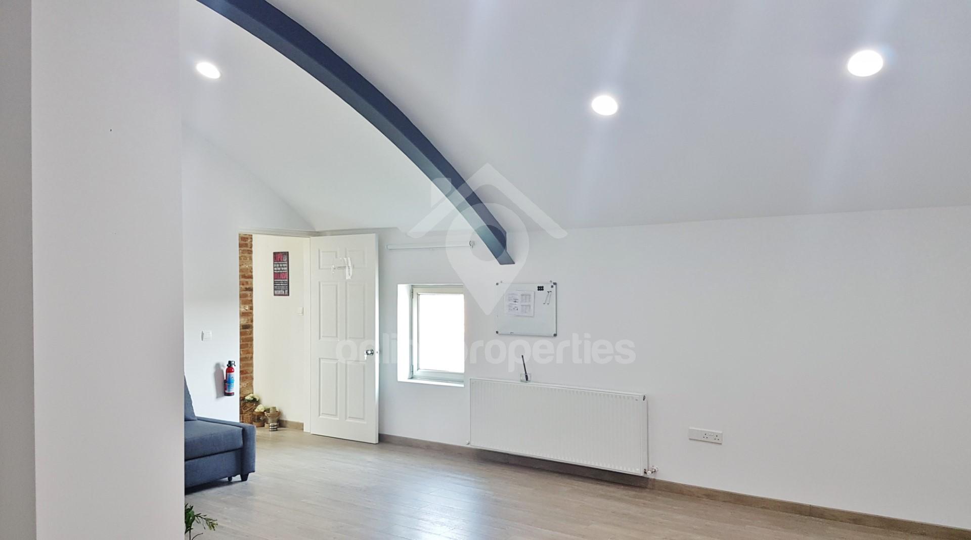 To change image, hover mouse over thumbnails below