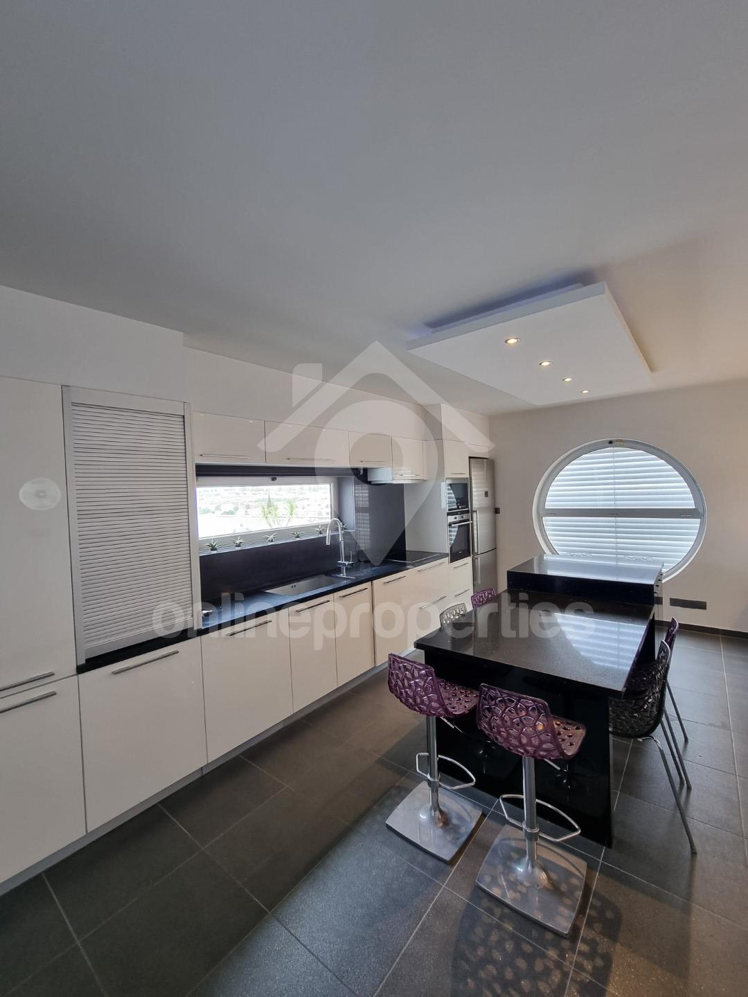 To change image, hover mouse over thumbnails below