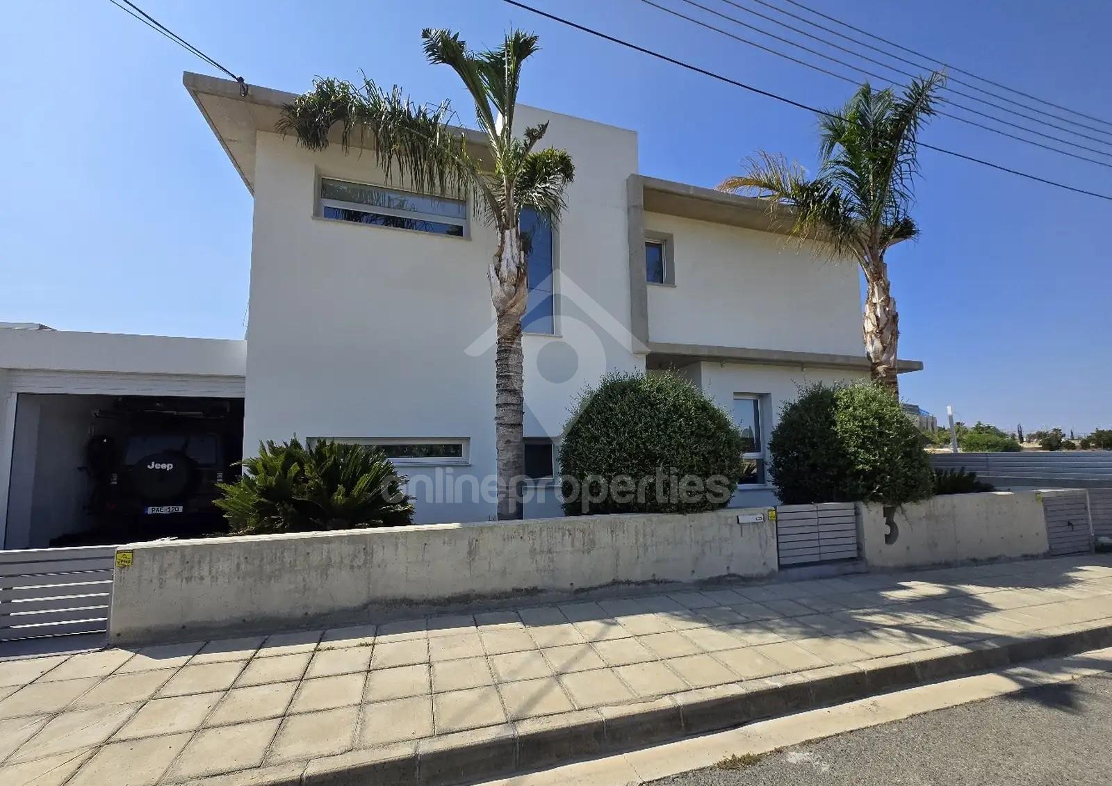 To change image, hover mouse over thumbnails below