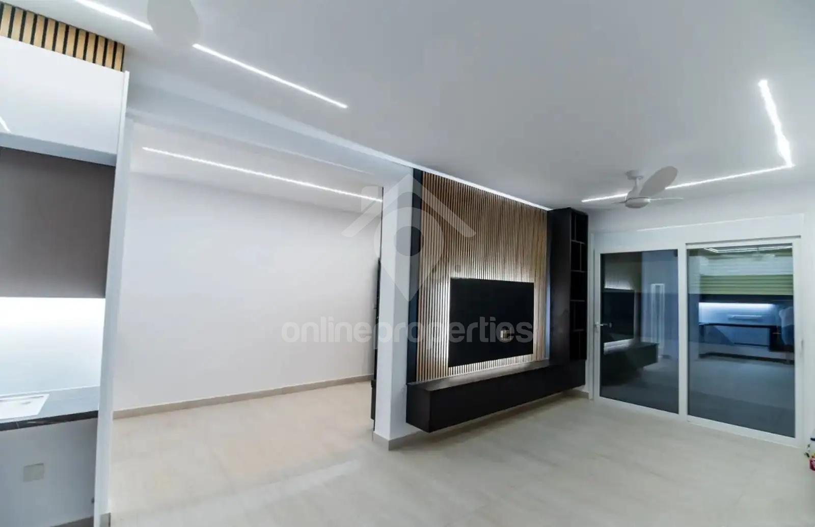 To change image, hover mouse over thumbnails below