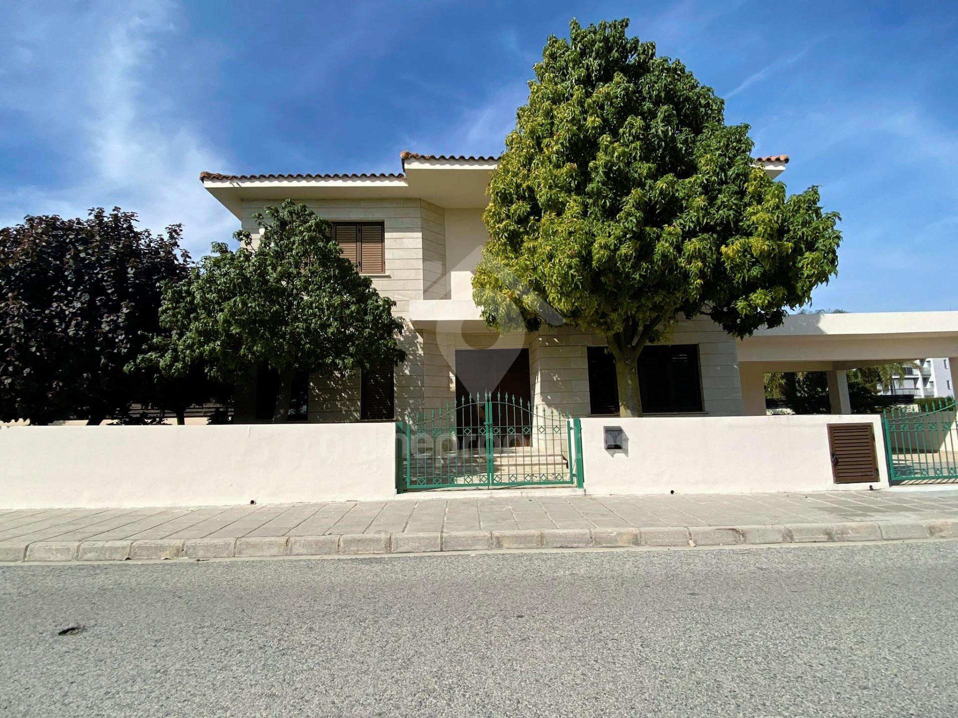 To change image, hover mouse over thumbnails below