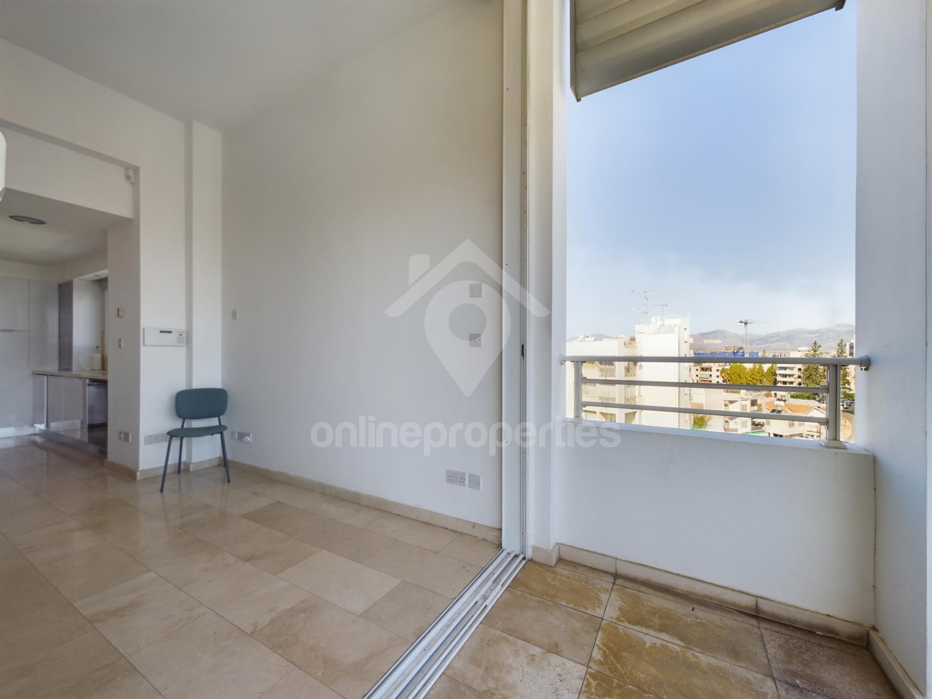 To change image, hover mouse over thumbnails below