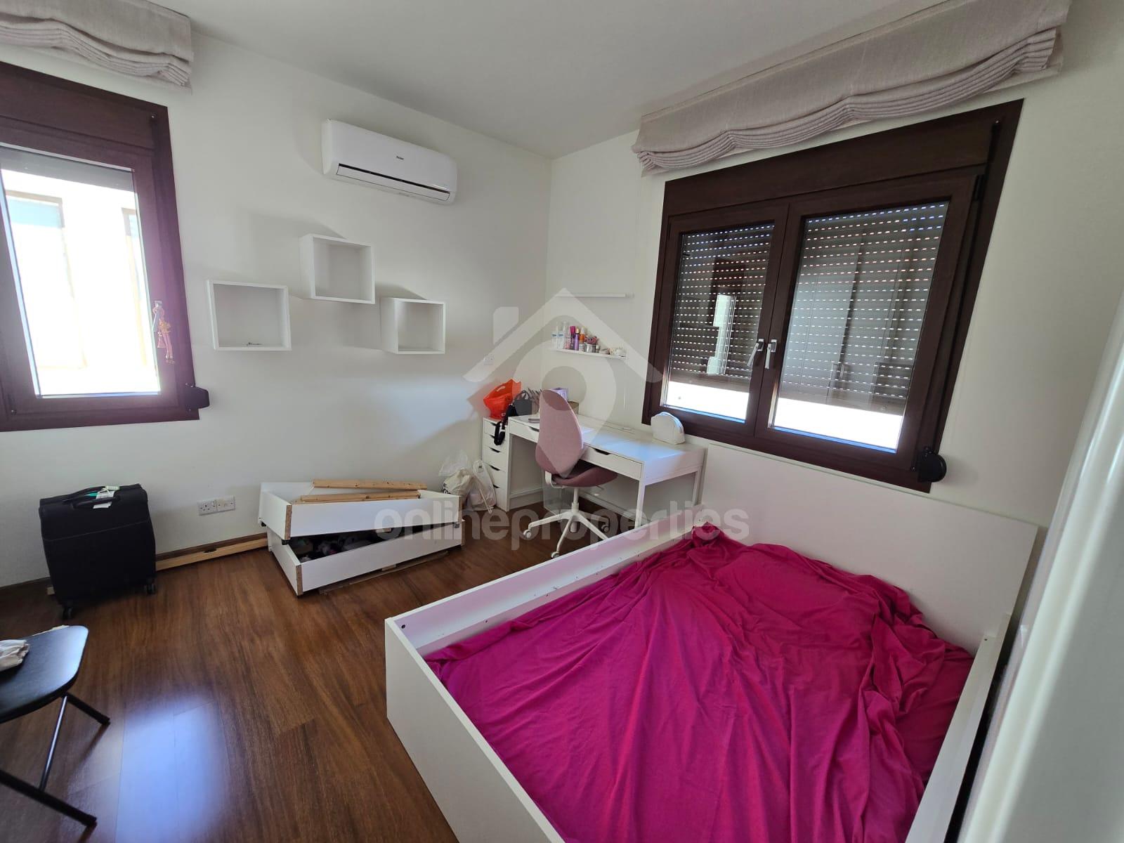 To change image, hover mouse over thumbnails below