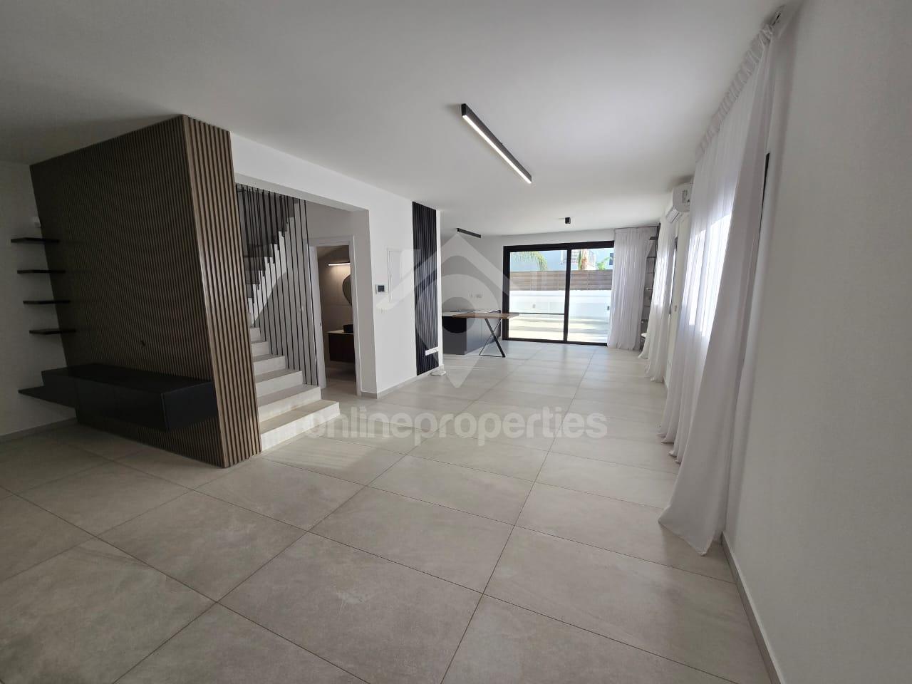 To change image, hover mouse over thumbnails below