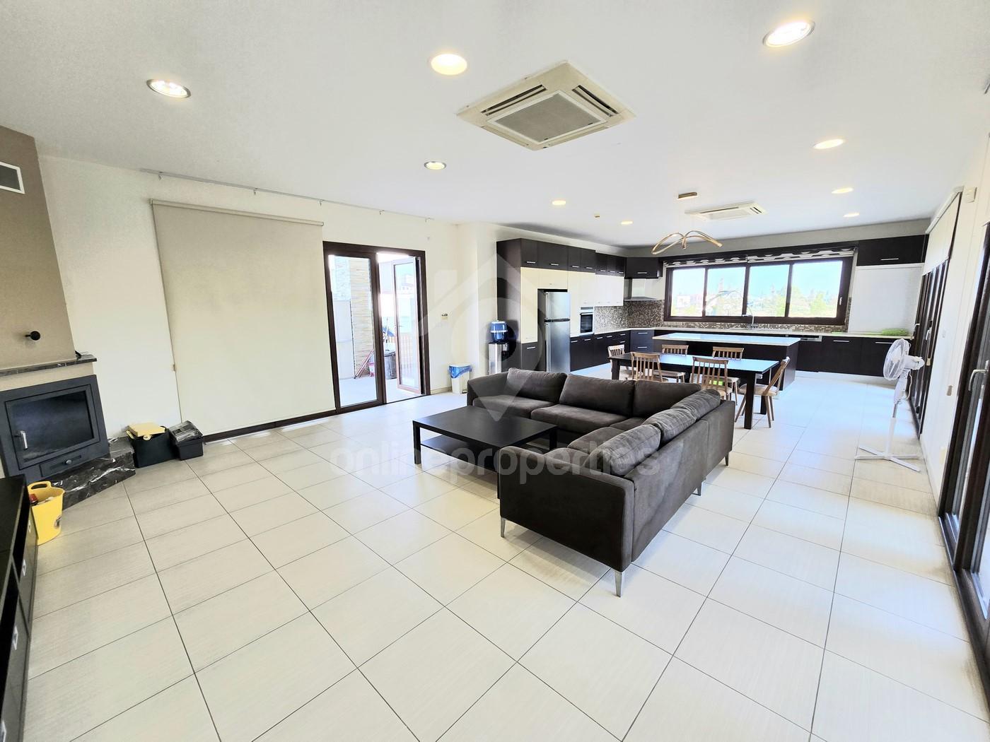 To change image, hover mouse over thumbnails below