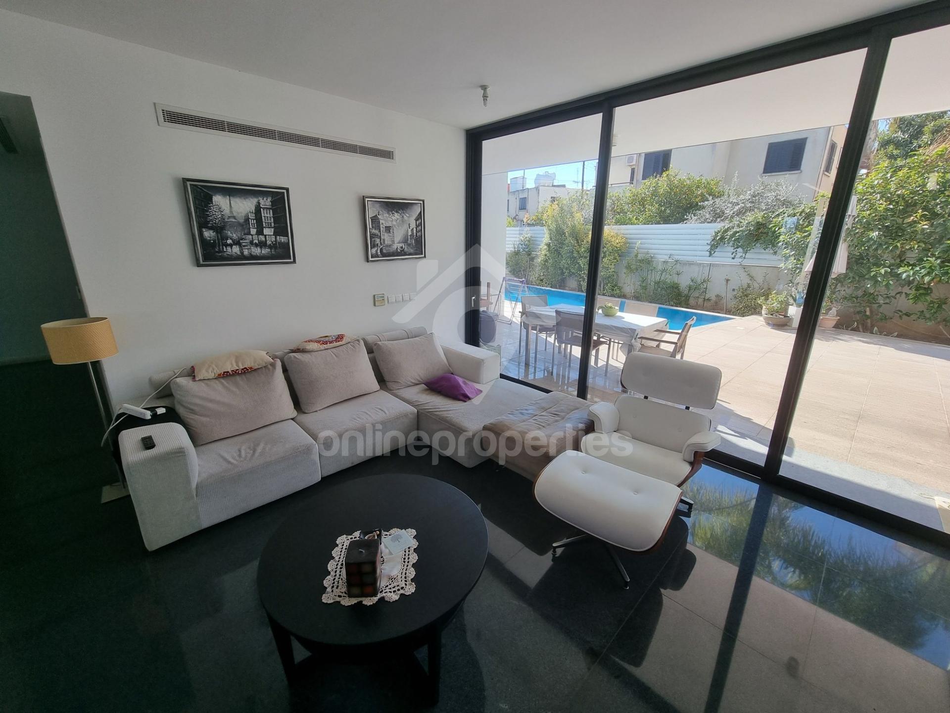 To change image, hover mouse over thumbnails below