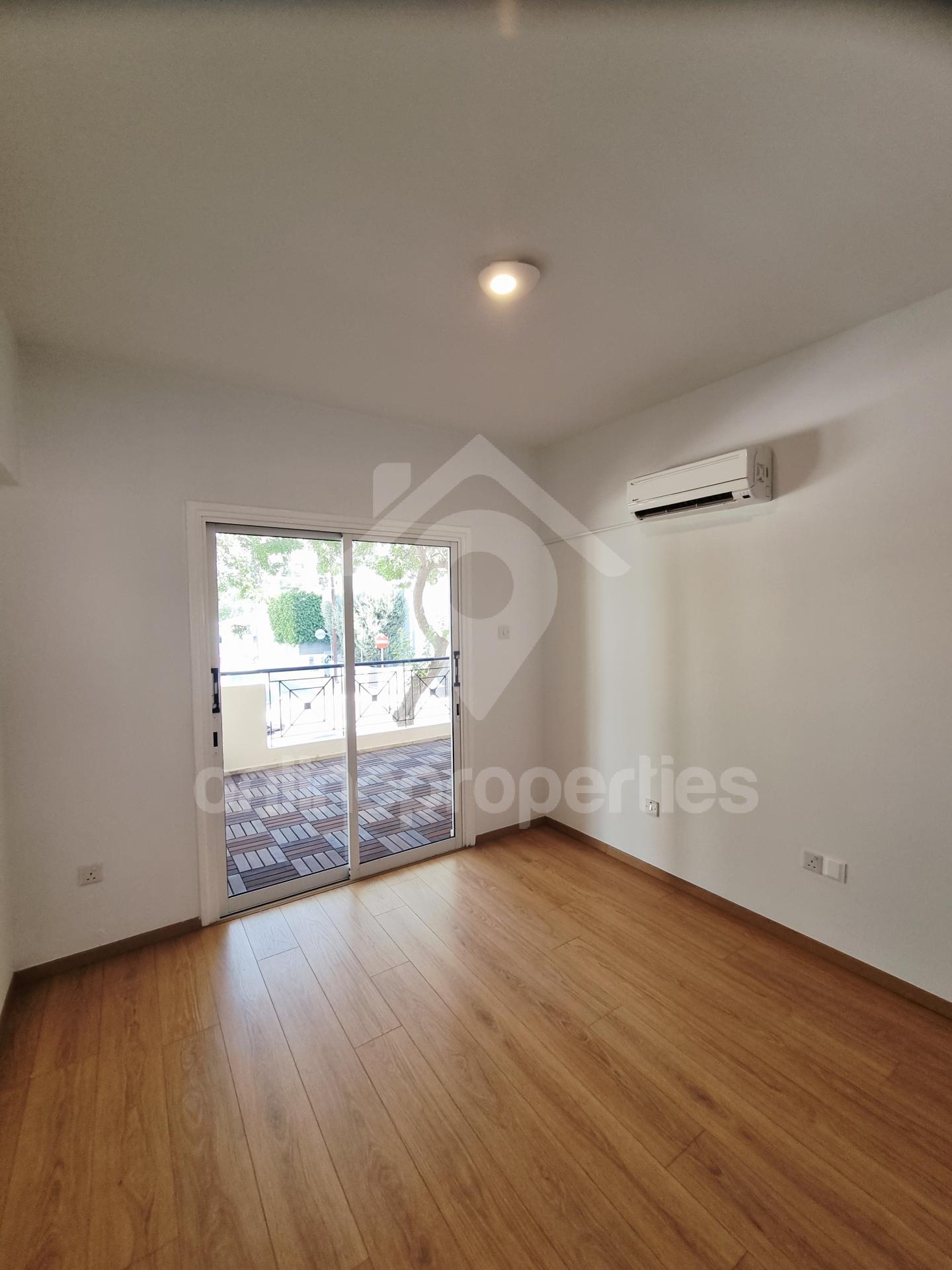 To change image, hover mouse over thumbnails below