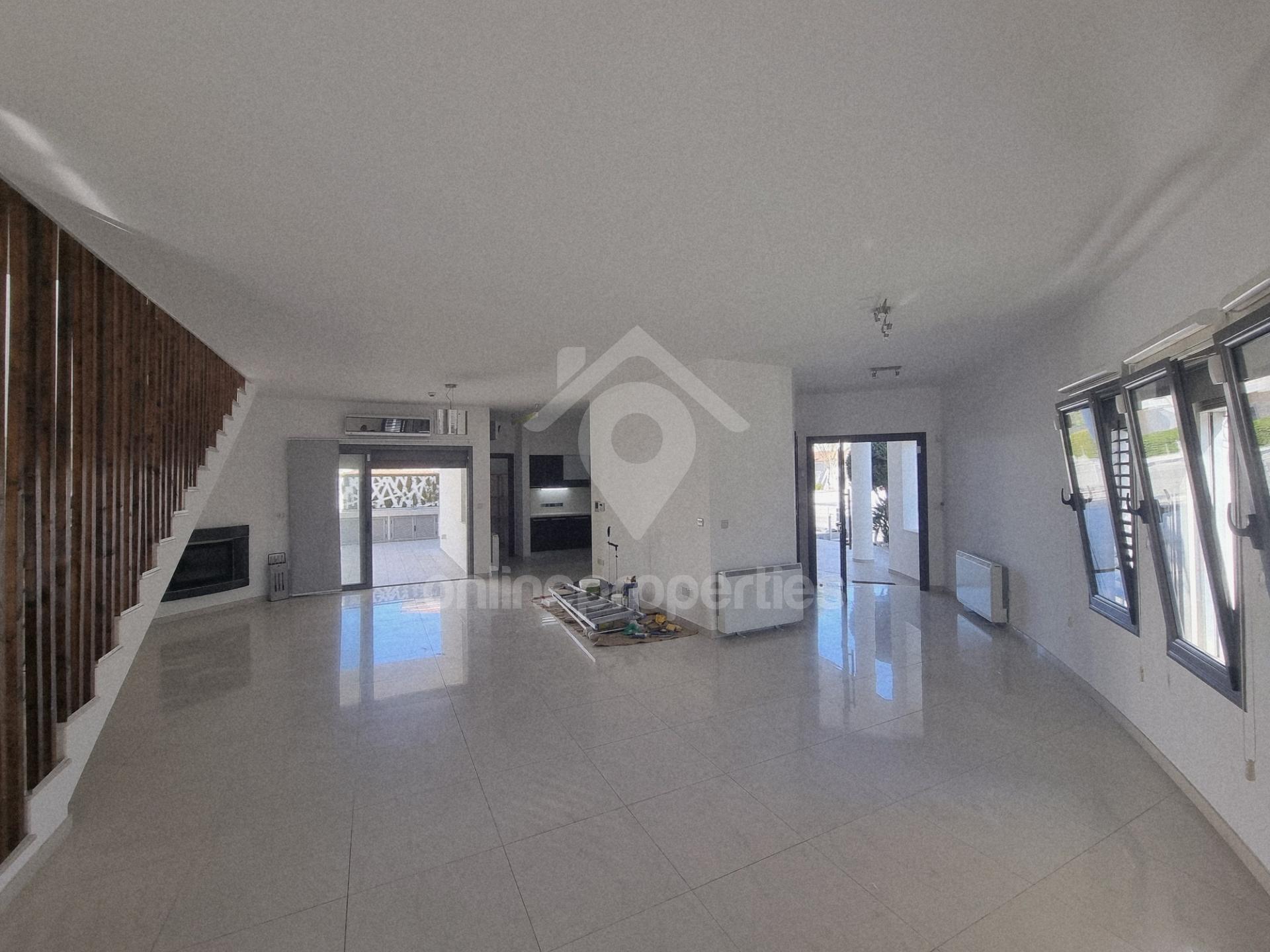 To change image, hover mouse over thumbnails below