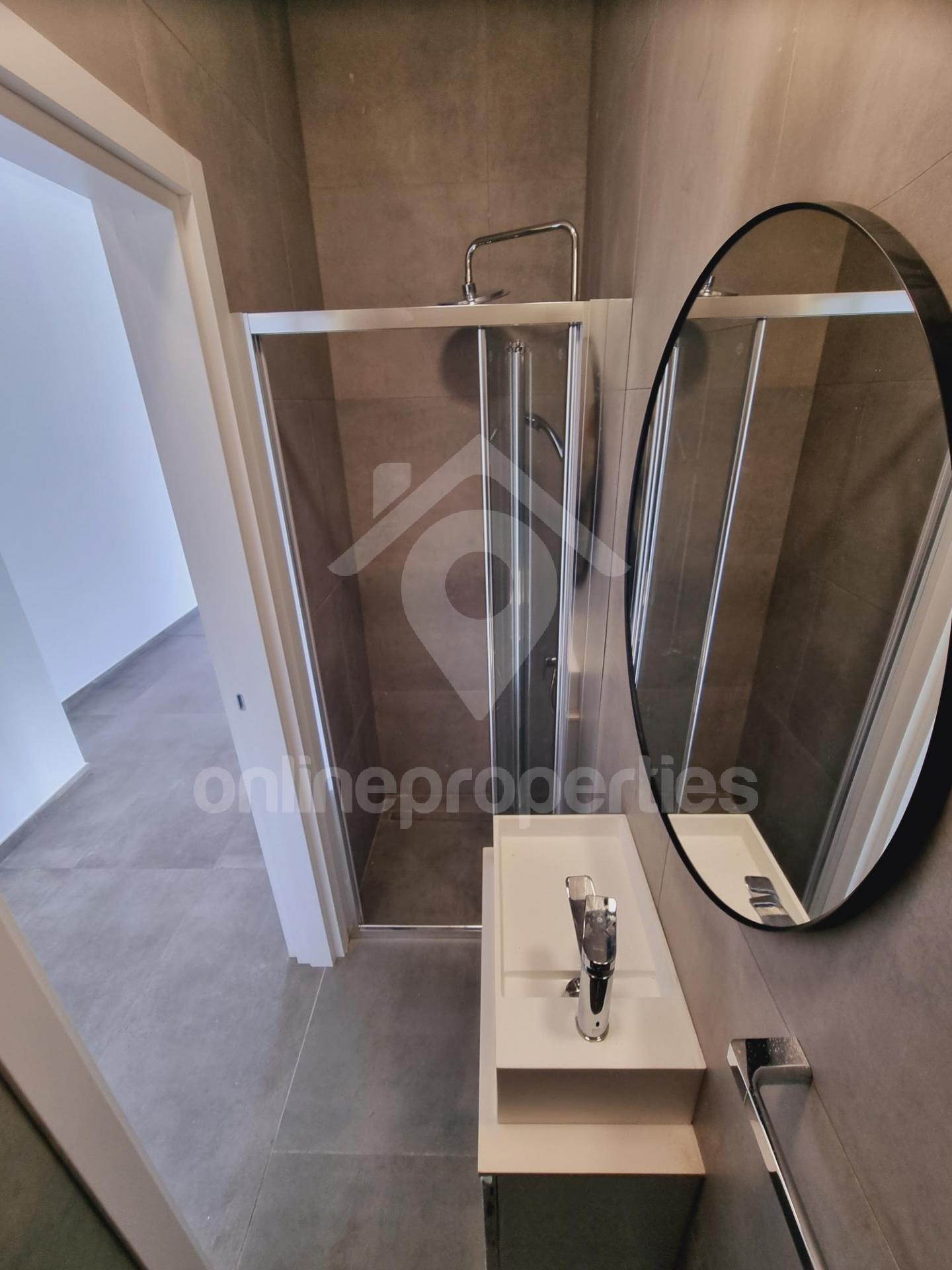 To change image, hover mouse over thumbnails below