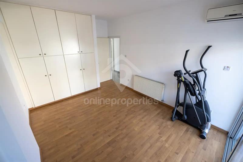 To change image, hover mouse over thumbnails below