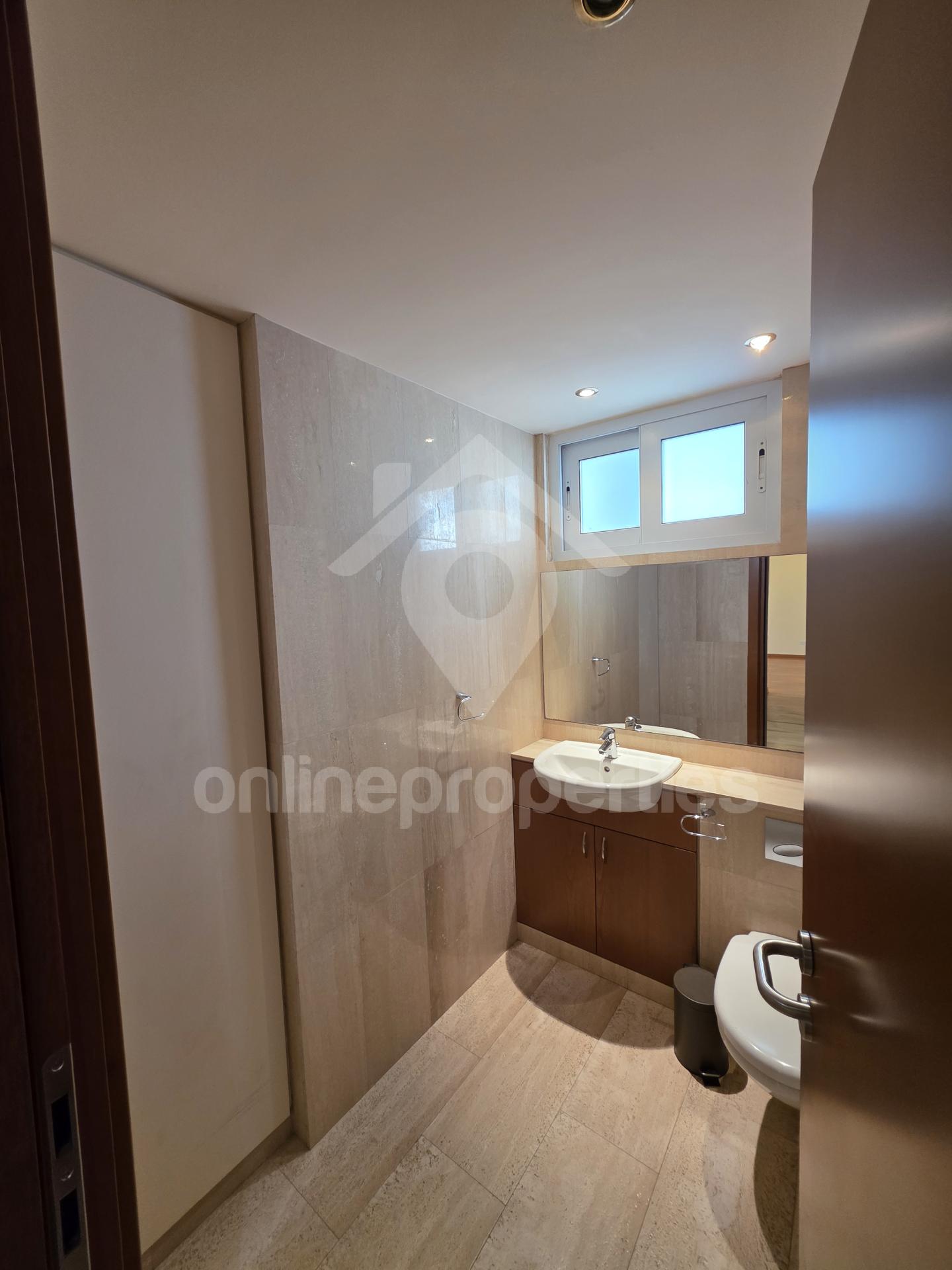 To change image, hover mouse over thumbnails below