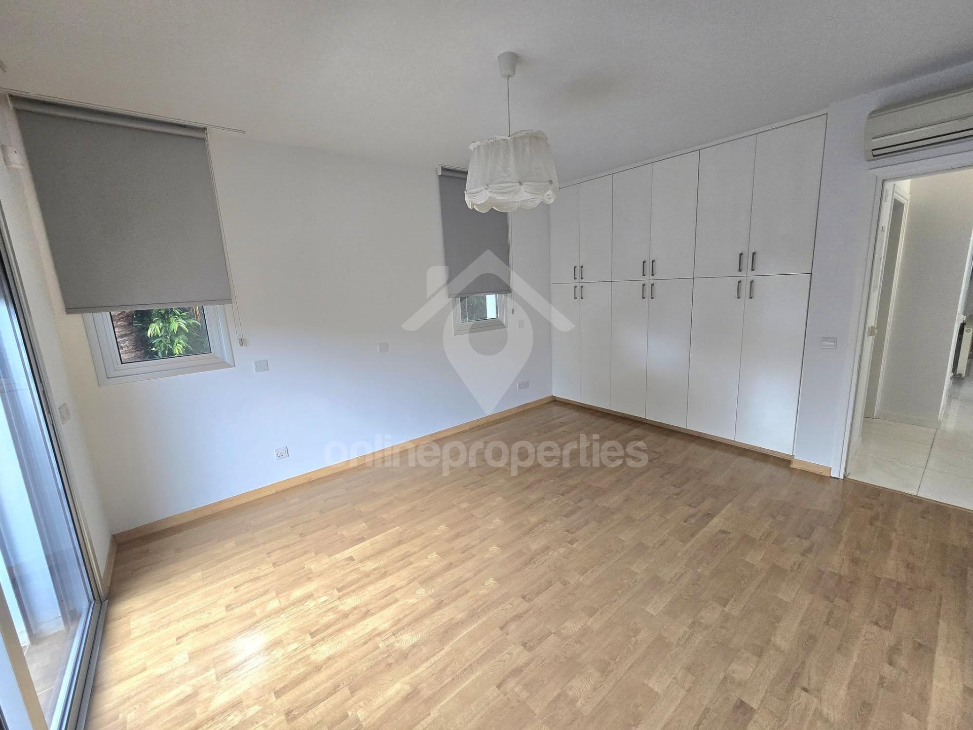 To change image, hover mouse over thumbnails below