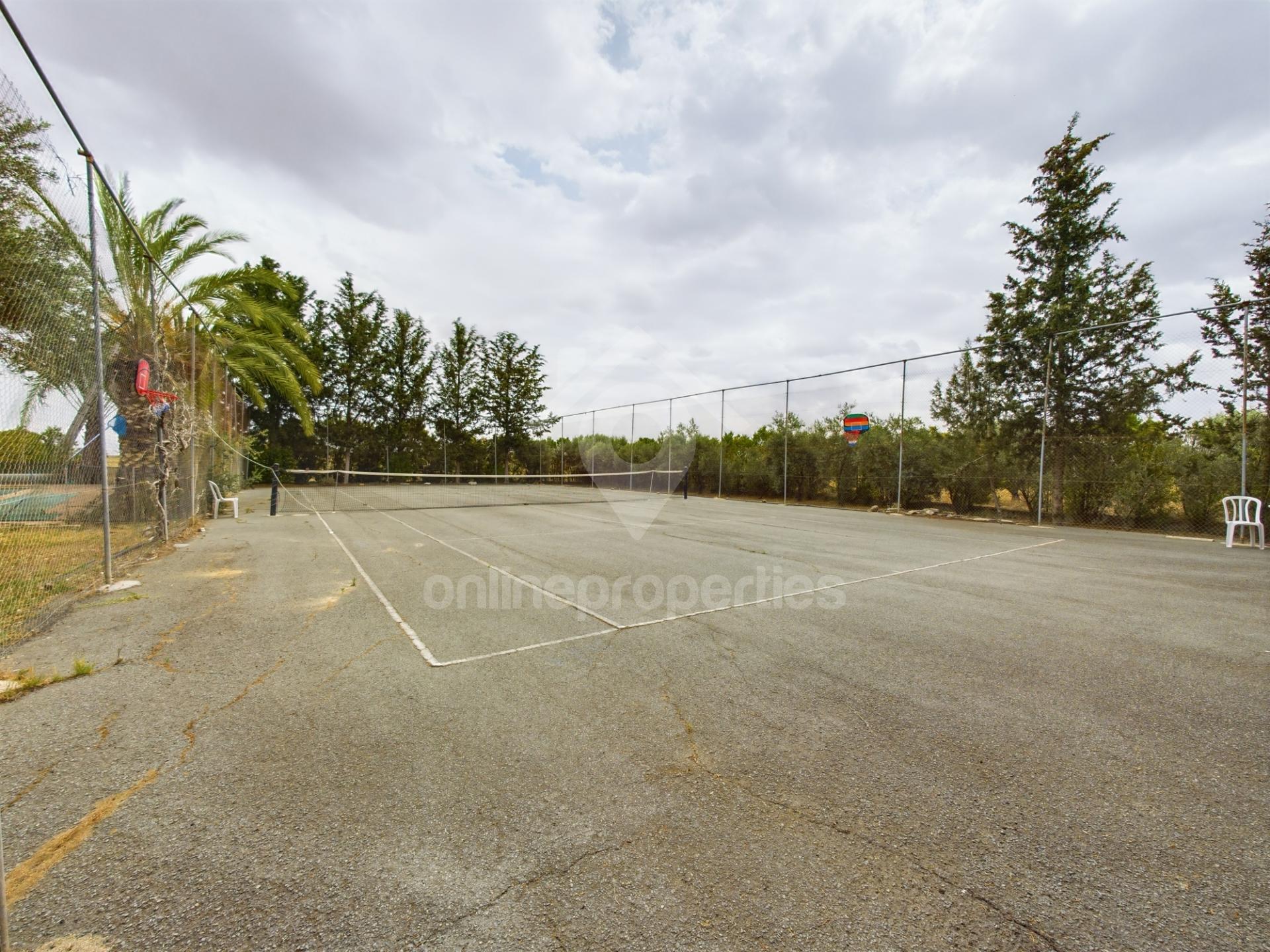 To change image, hover mouse over thumbnails below