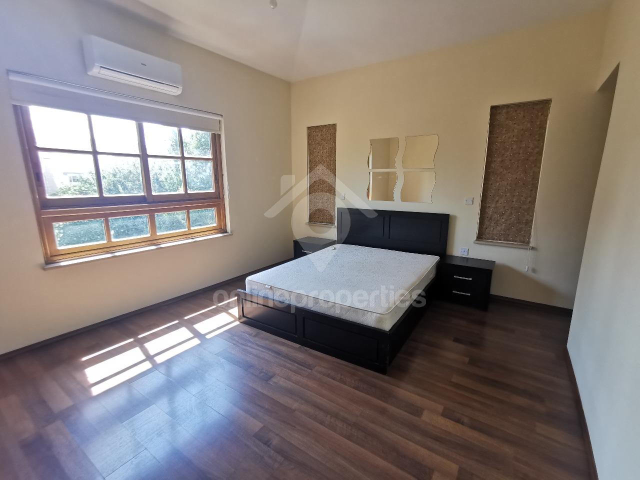 To change image, hover mouse over thumbnails below