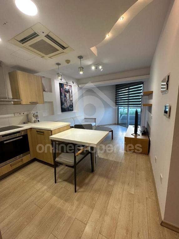 To change image, hover mouse over thumbnails below