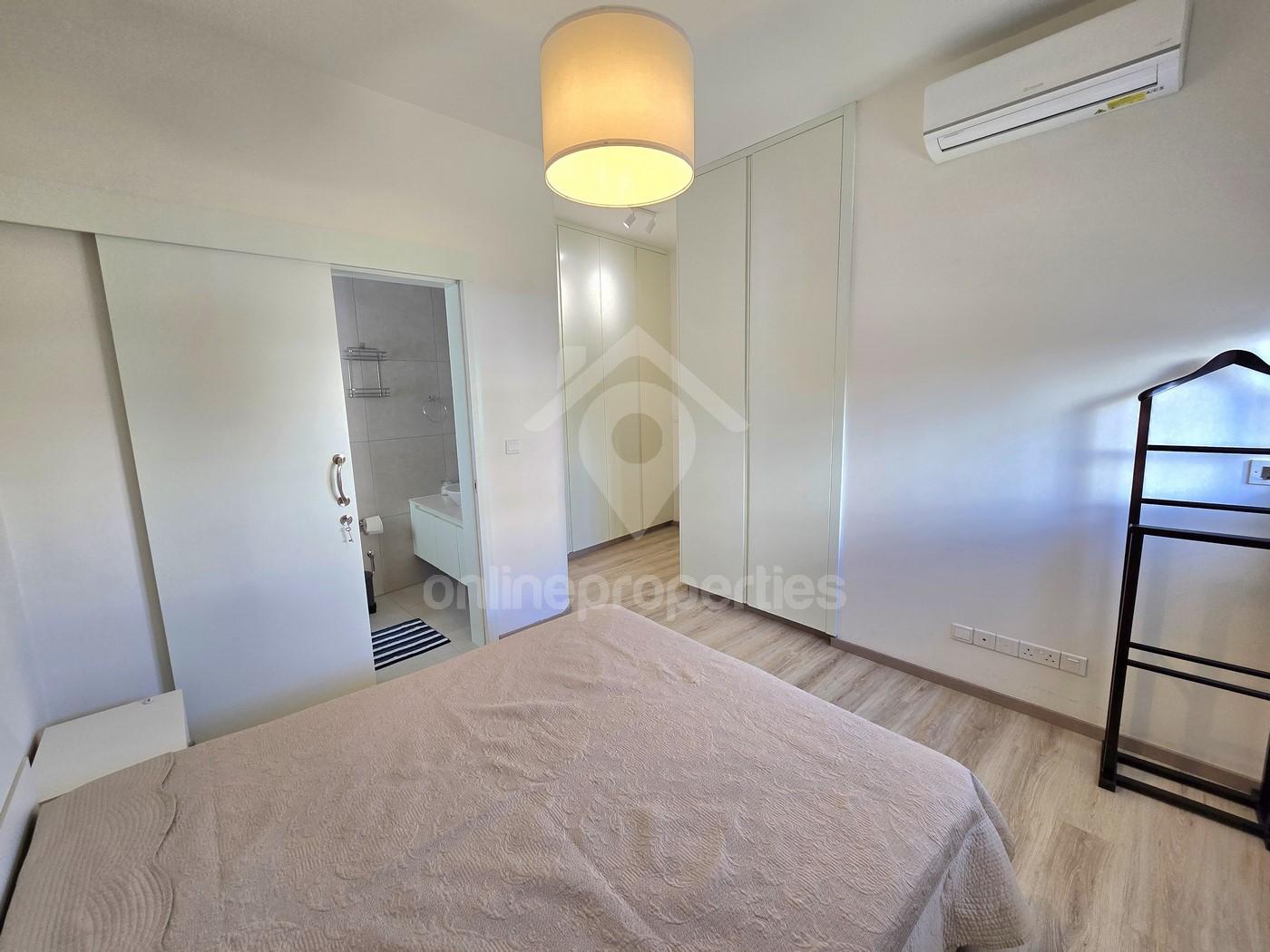 To change image, hover mouse over thumbnails below