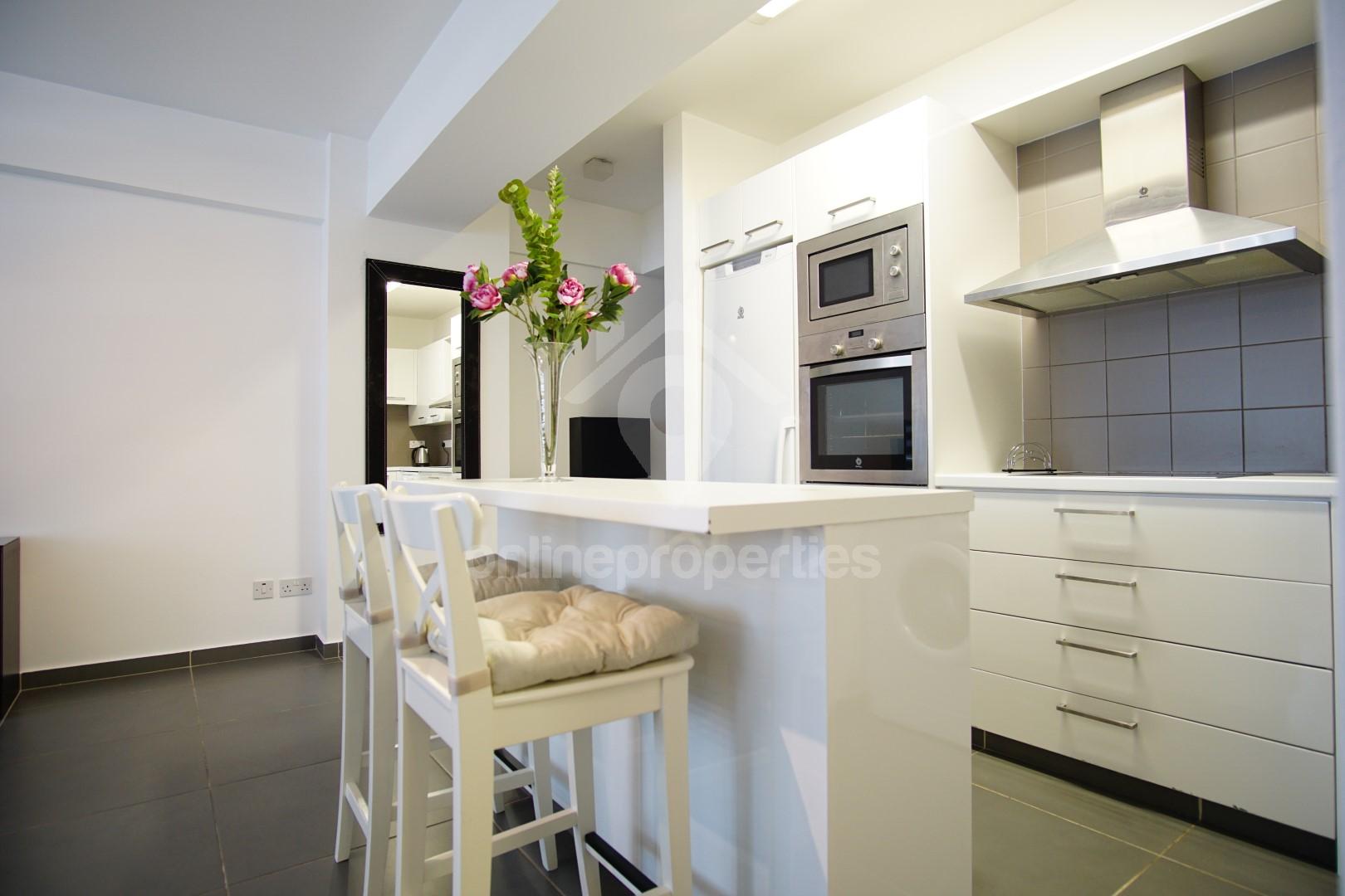 To change image, hover mouse over thumbnails below