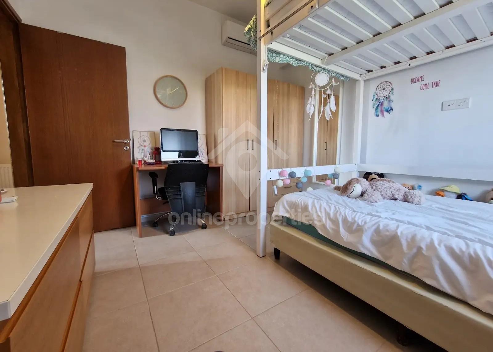 To change image, hover mouse over thumbnails below