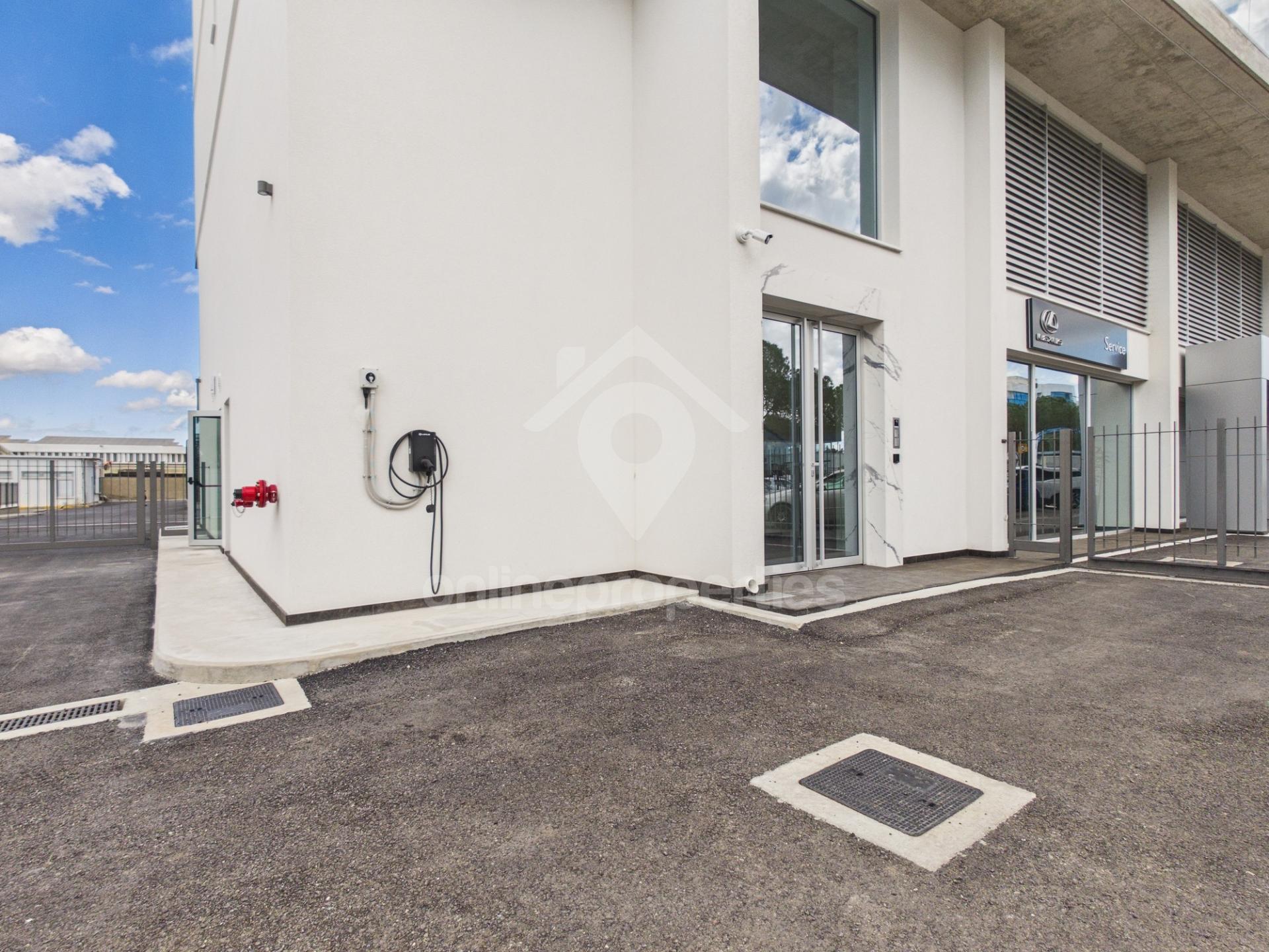 To change image, hover mouse over thumbnails below