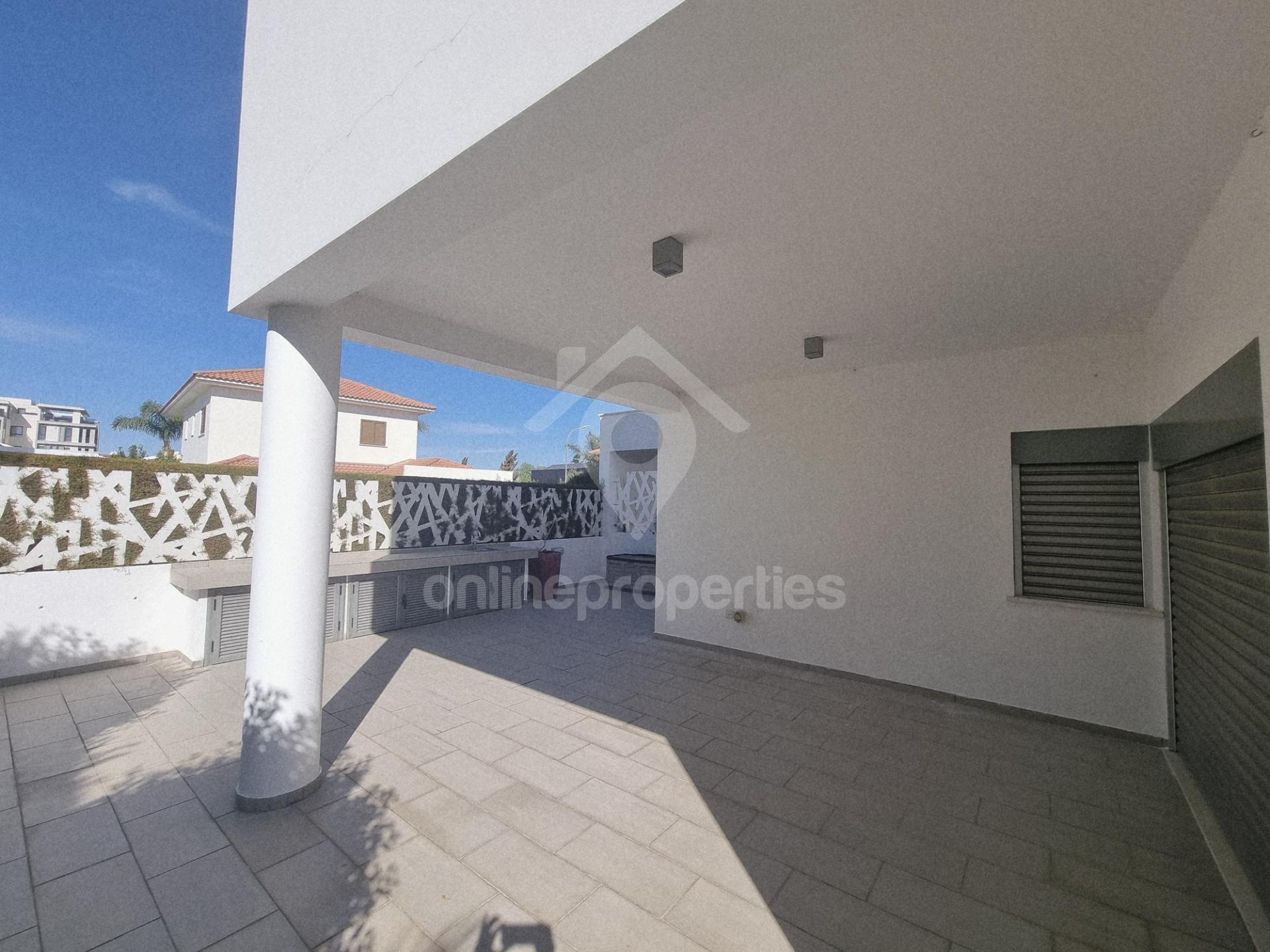 To change image, hover mouse over thumbnails below