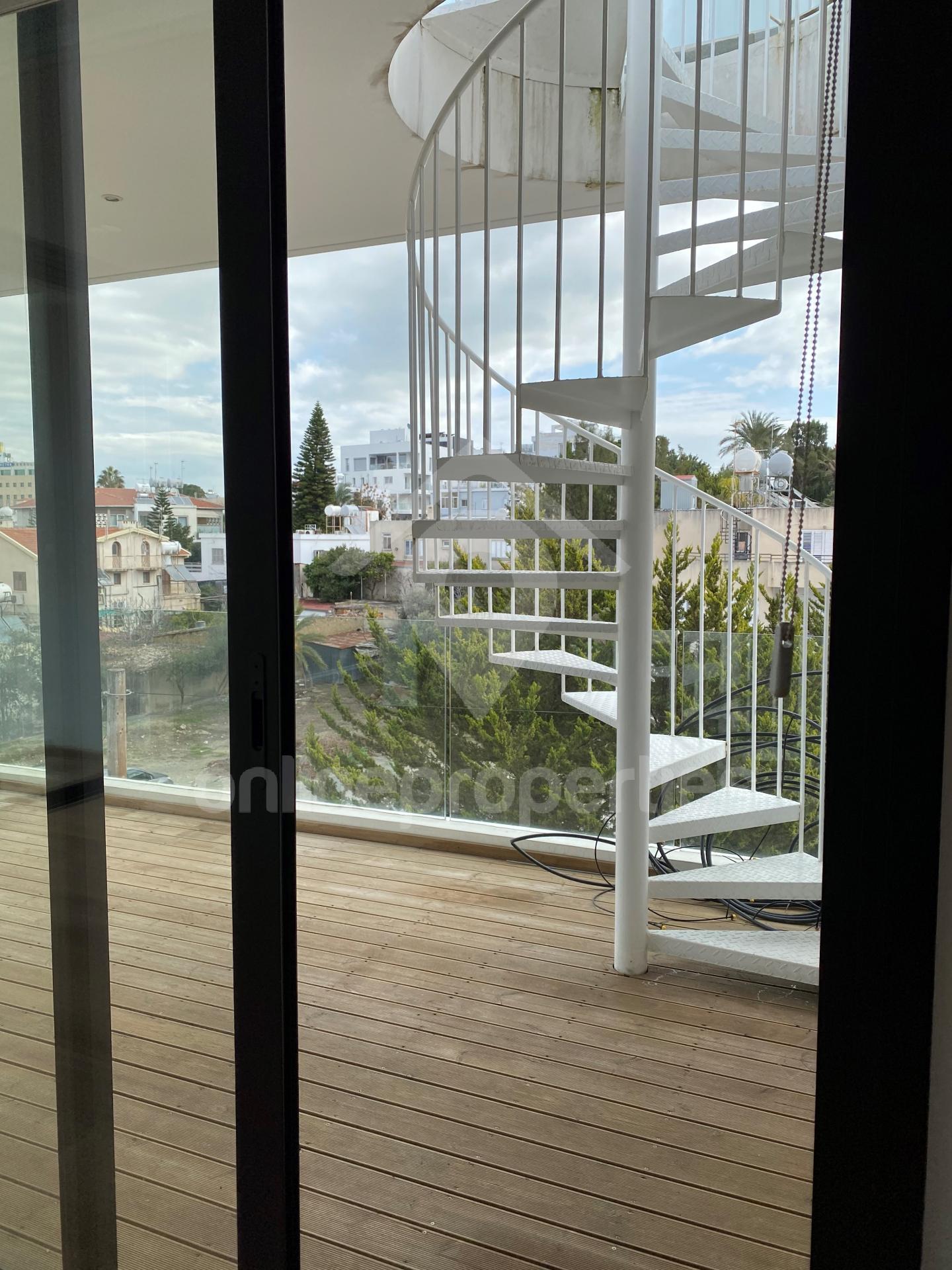 To change image, hover mouse over thumbnails below