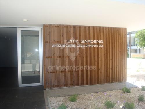 To change image, hover mouse over thumbnails below