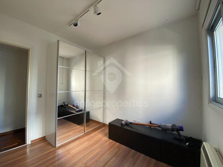 To change image, hover mouse over thumbnails below