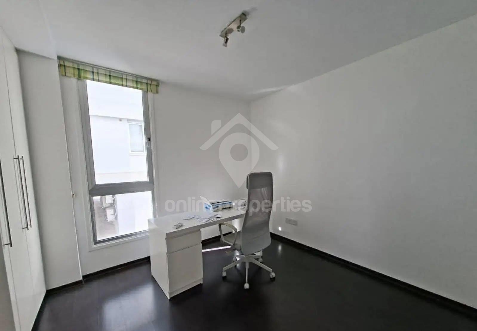 To change image, hover mouse over thumbnails below