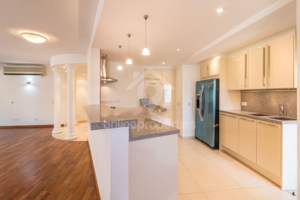 To change image, hover mouse over thumbnails below