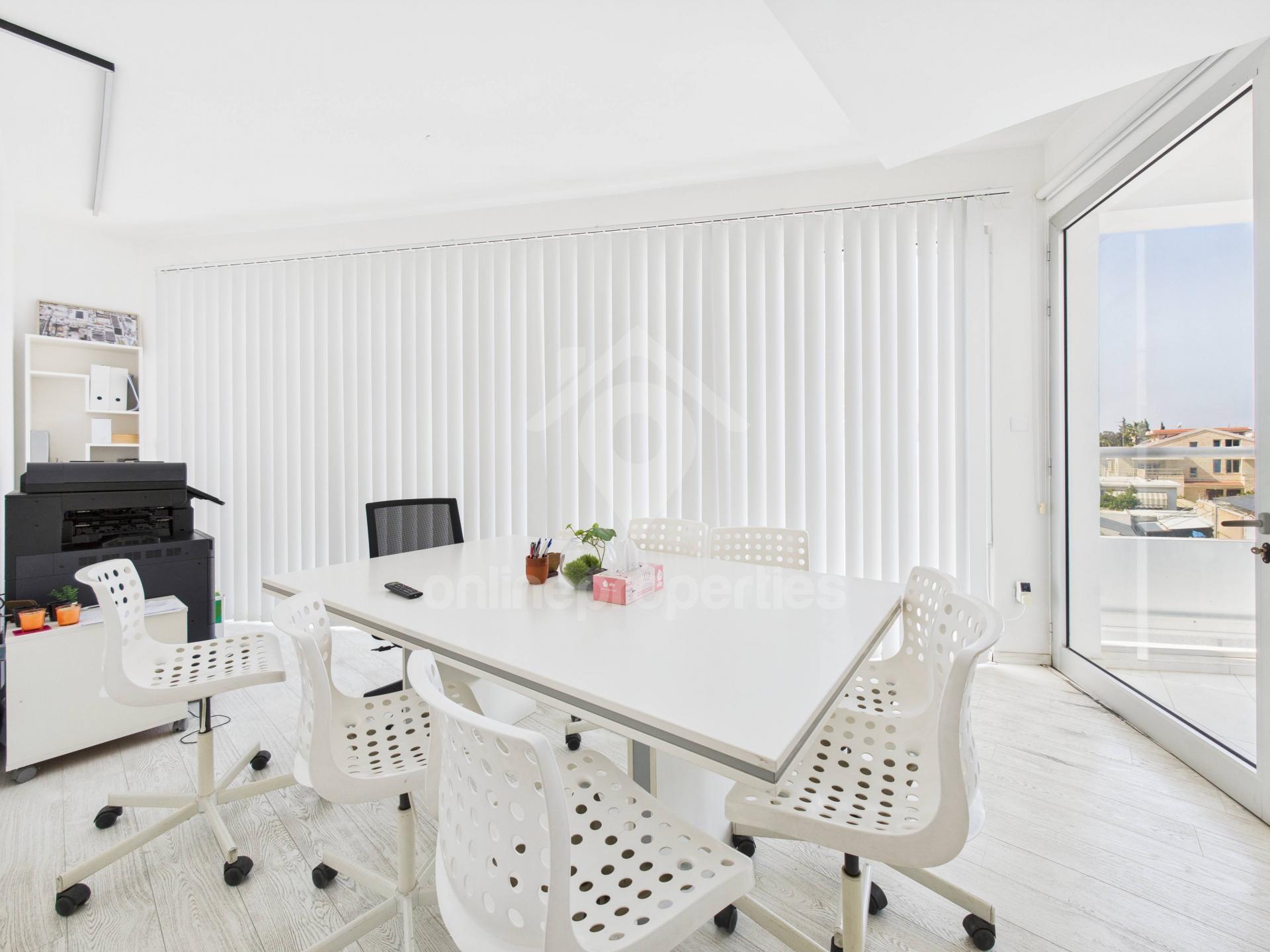 To change image, hover mouse over thumbnails below