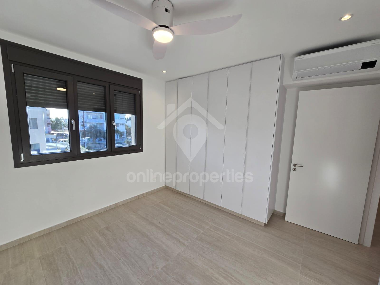 To change image, hover mouse over thumbnails below